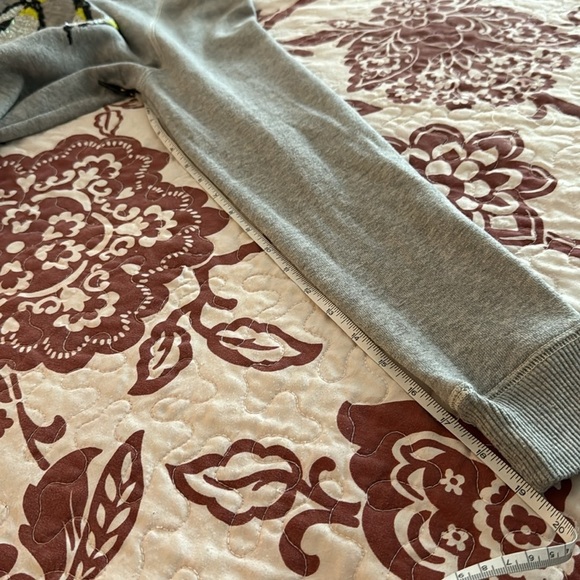 🐧AMERICAN EAGLE OUTFITTERS sequin penguin sweatshirt, XS - Picture 10 of 13